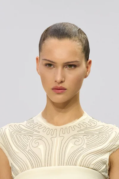 Look 32